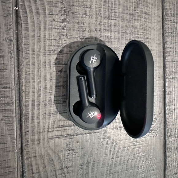 These are iFrogz wireless earbuds. They are like new! - Picture 3 of 4